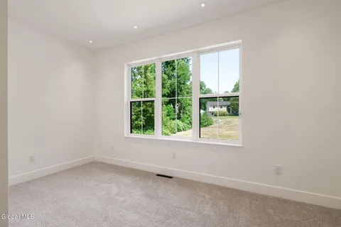 $675,000 | 1 Aspen Circle, Albany, NY 12208