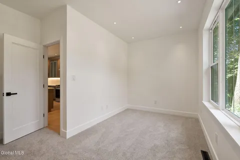 $675,000 | 1 Aspen Circle, Albany, NY 12208