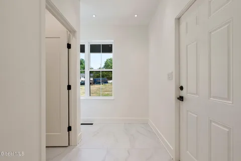 $675,000 | 1 Aspen Circle, Albany, NY 12208