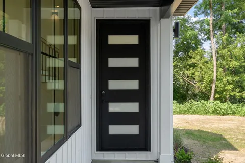 $675,000 | 1 Aspen Circle, Albany, NY 12208