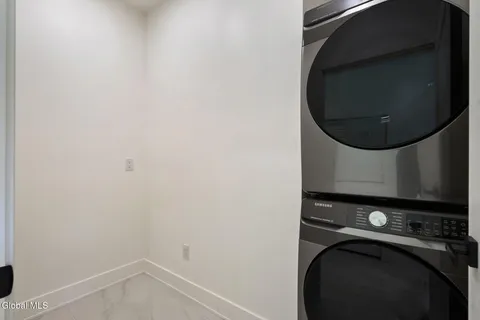 $675,000 | 1 Aspen Circle, Albany, NY 12208