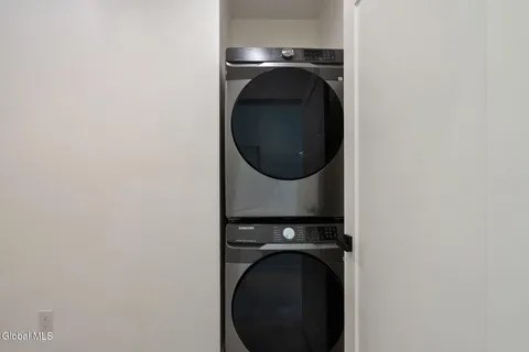 $675,000 | 1 Aspen Circle, Albany, NY 12208