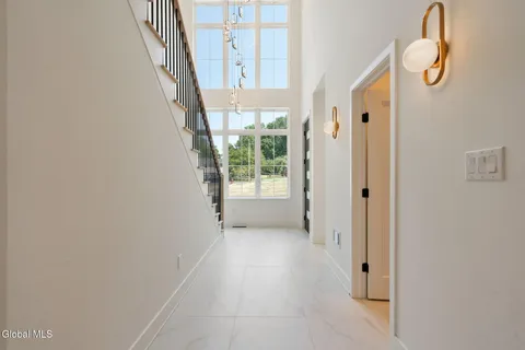 $675,000 | 1 Aspen Circle, Albany, NY 12208