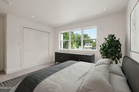 $675,000 | 1 Aspen Circle, Albany, NY 12208