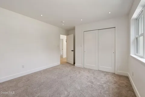 $675,000 | 1 Aspen Circle, Albany, NY 12208