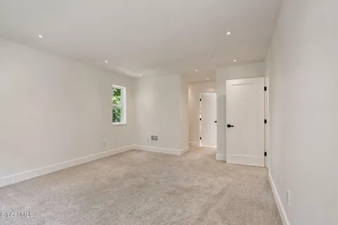 $675,000 | 1 Aspen Circle, Albany, NY 12208