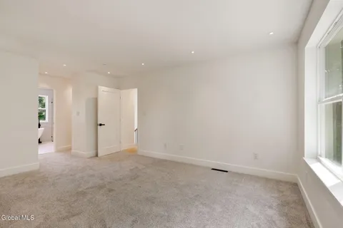 $675,000 | 1 Aspen Circle, Albany, NY 12208