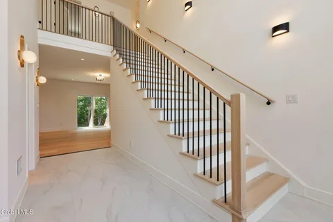 $675,000 | 1 Aspen Circle, Albany, NY 12208