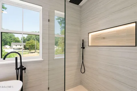 $675,000 | 1 Aspen Circle, Albany, NY 12208