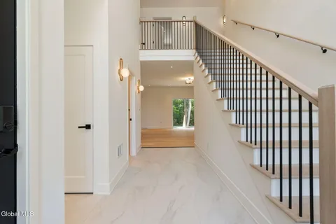 $675,000 | 1 Aspen Circle, Albany, NY 12208