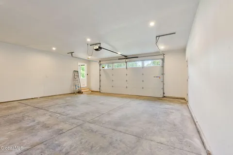 $675,000 | 1 Aspen Circle, Albany, NY 12208