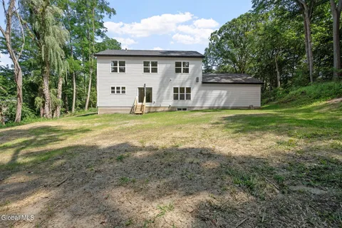 $675,000 | 1 Aspen Circle, Albany, NY 12208