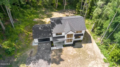 $675,000 | 1 Aspen Circle, Albany, NY 12208