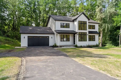 $675,000 | 1 Aspen Circle, Albany, NY 12208