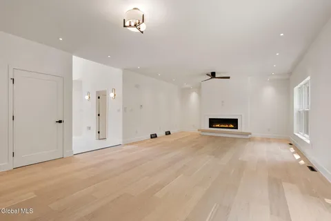 $675,000 | 1 Aspen Circle, Albany, NY 12208