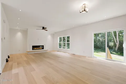 $675,000 | 1 Aspen Circle, Albany, NY 12208