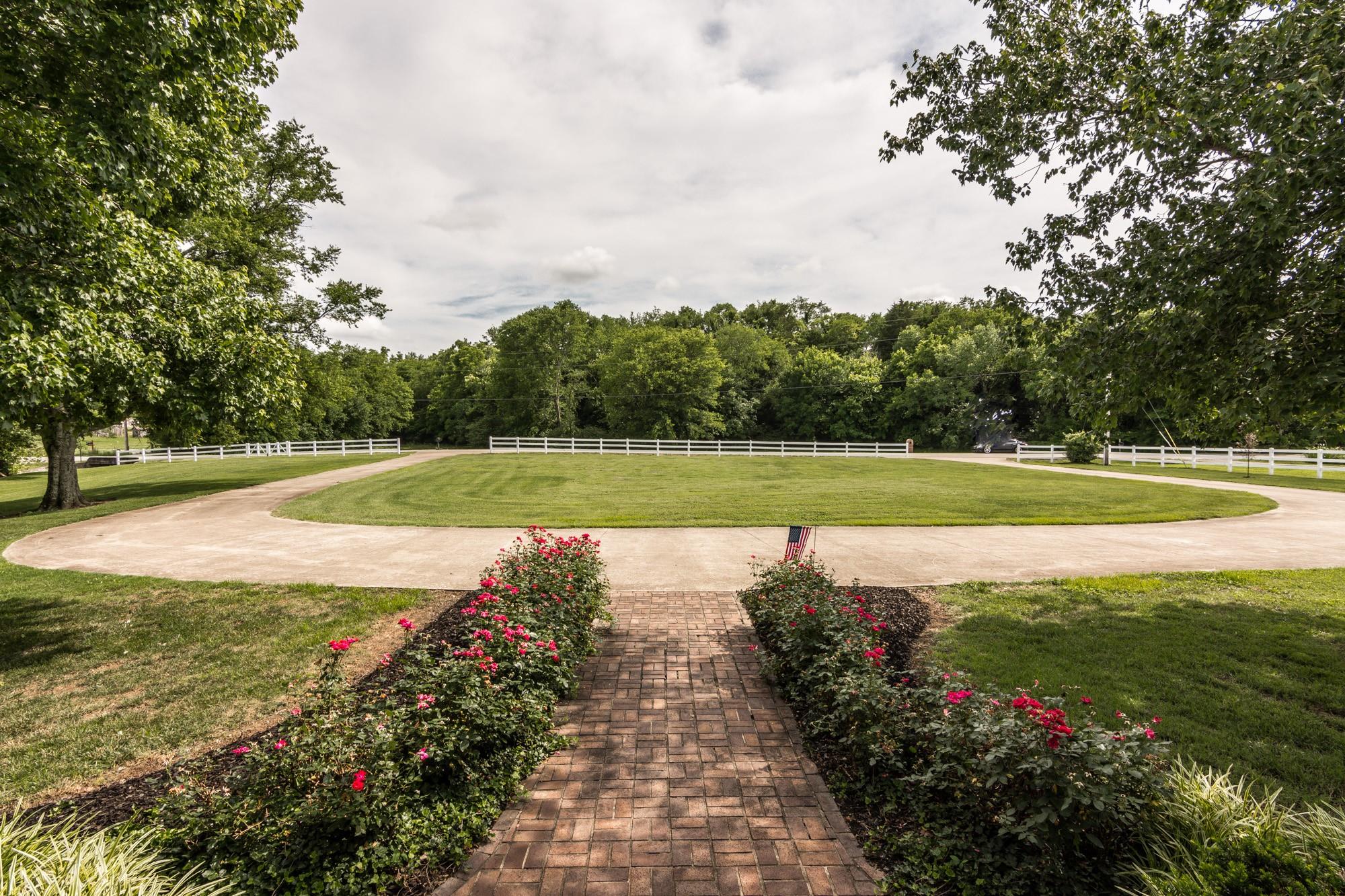 1012 Franklin Road Gallatin, TN 37066 - Photo 3 of 30 a view of a garden with an outdoor space