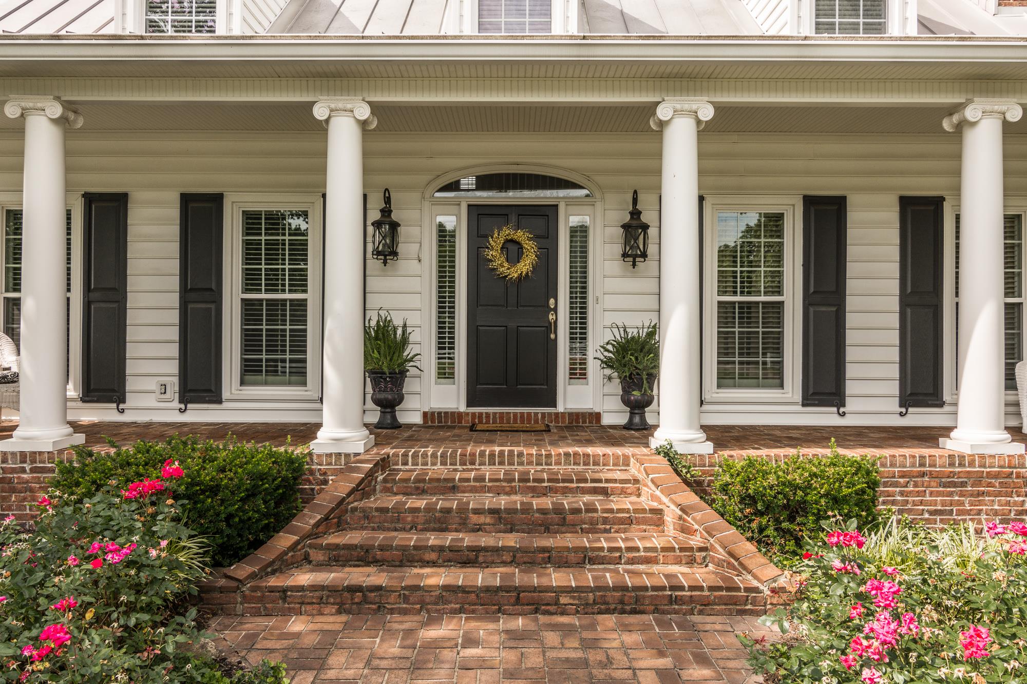 1012 Franklin Road Gallatin, TN 37066 - Photo 4 of 30 a front view of a house with entryway
