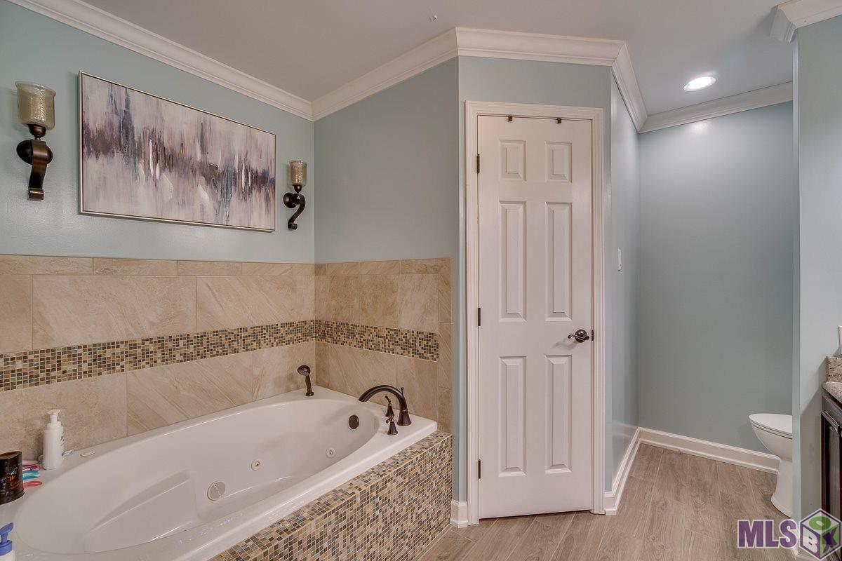1815 Bayou Blue Road Houma, LA 70364 - Photo 9 of 19 Gallery Image 9
