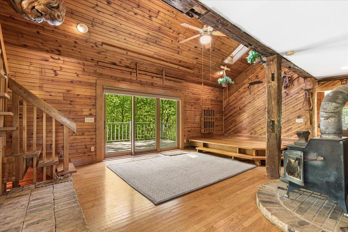 9561 Maple Tree Road Farmington, WI 53040 - Photo 9 of 55 Living Room