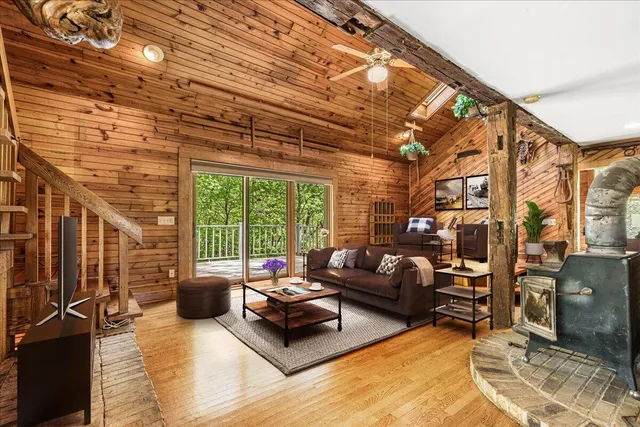 $525,000 | 9561 Maple Tree Road, Farmington, WI 53040