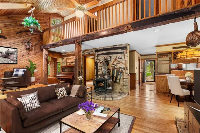 $525,000 | 9561 Maple Tree Road, Farmington, WI 53040