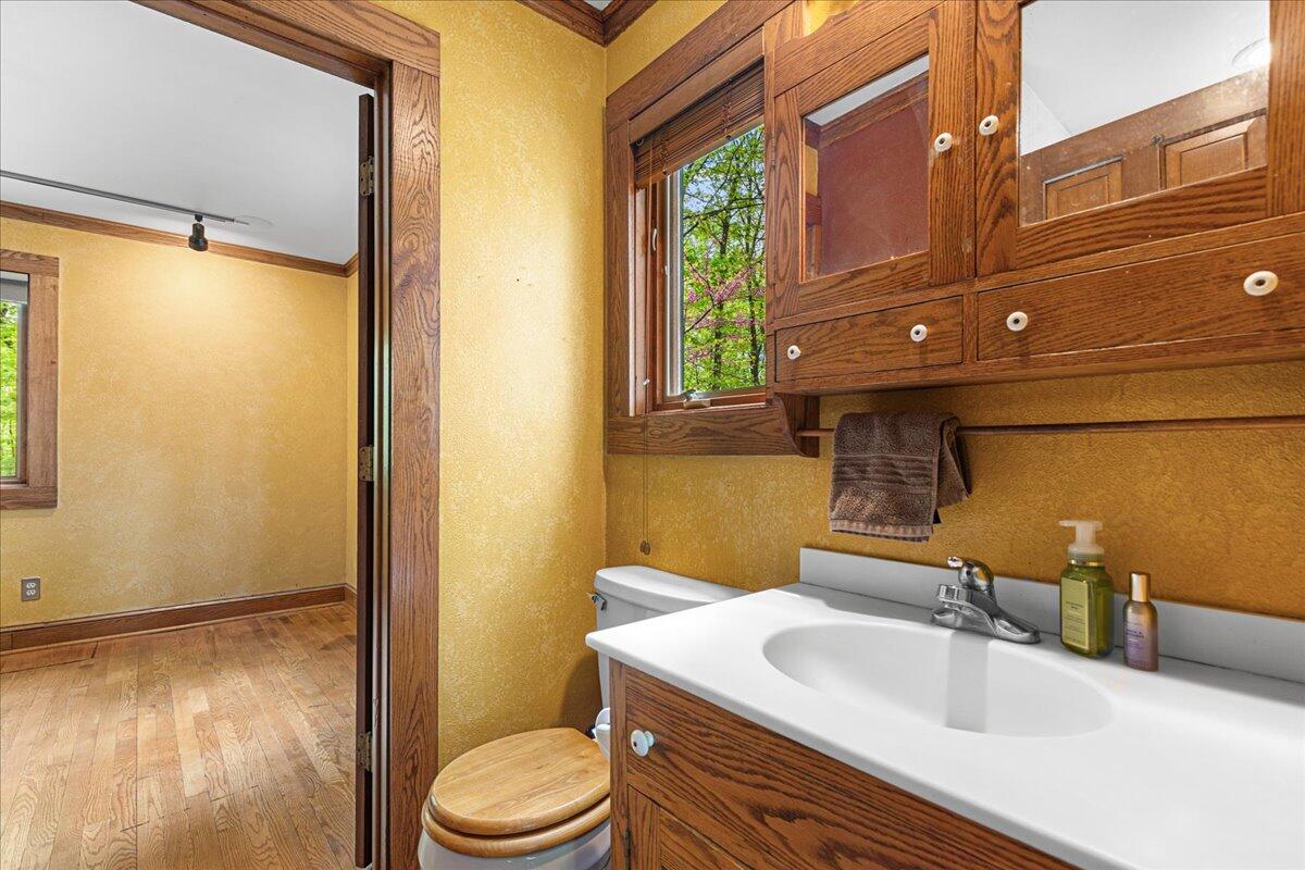 9561 Maple Tree Road Farmington, WI 53040 - Photo 16 of 55 Main Floor Bathroom