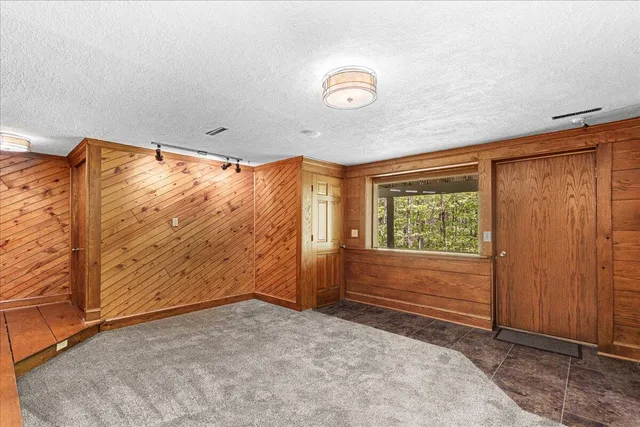 $525,000 | 9561 Maple Tree Road, Farmington, WI 53040