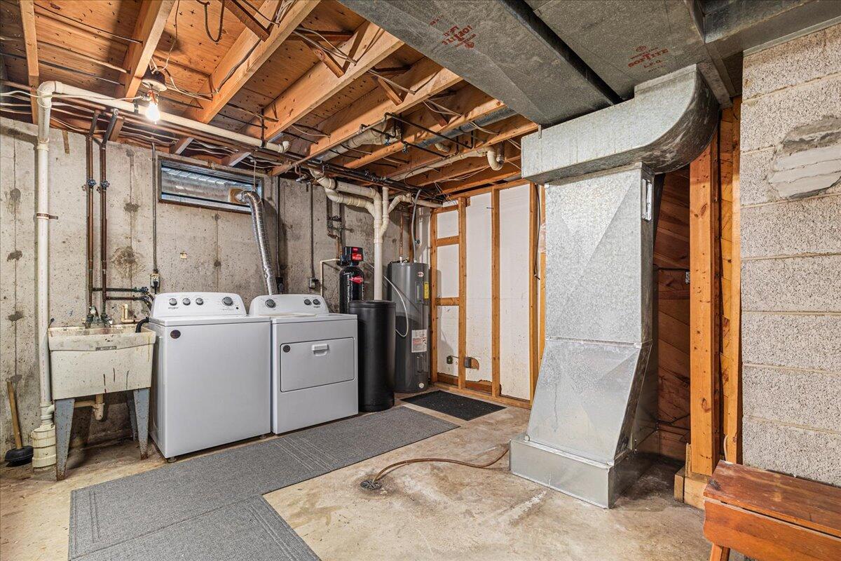 9561 Maple Tree Road Farmington, WI 53040 - Photo 29 of 55 Laundry Room