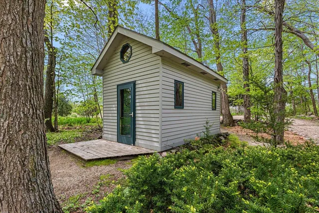 $525,000 | 9561 Maple Tree Road, Farmington, WI 53040