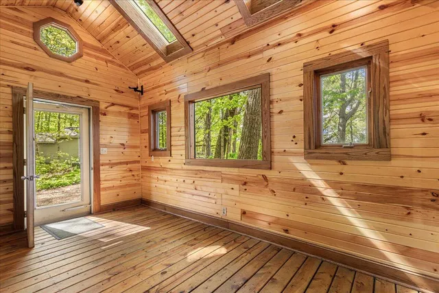 $525,000 | 9561 Maple Tree Road, Farmington, WI 53040