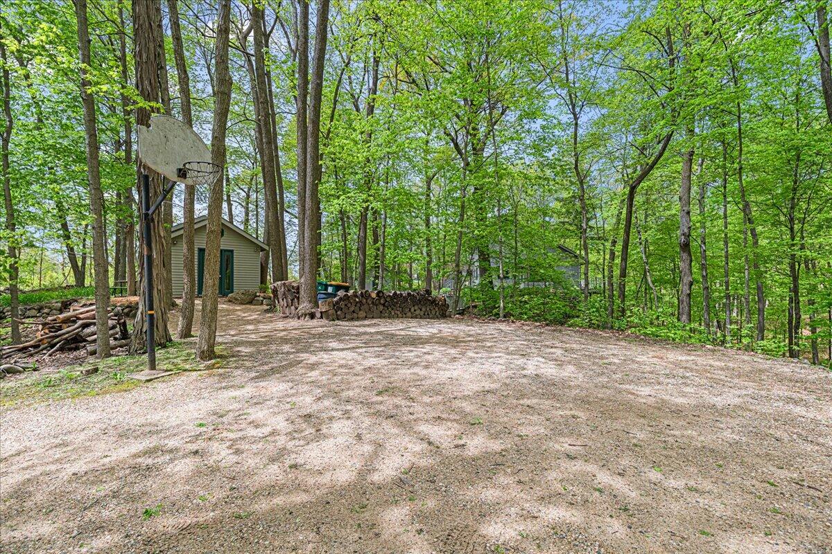 9561 Maple Tree Road Farmington, WI 53040 - Photo 38 of 55 Driveway & Parking Area