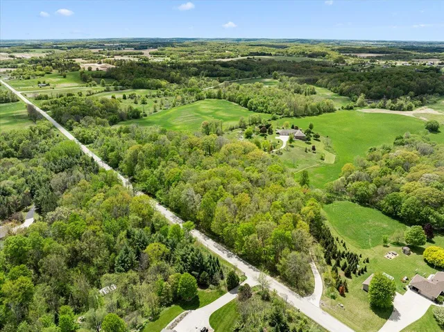 $525,000 | 9561 Maple Tree Road, Farmington, WI 53040