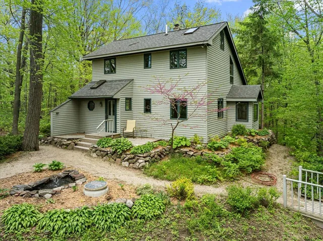 $525,000 | 9561 Maple Tree Road, Farmington, WI 53040