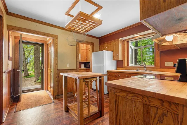 $525,000 | 9561 Maple Tree Road, Farmington, WI 53040