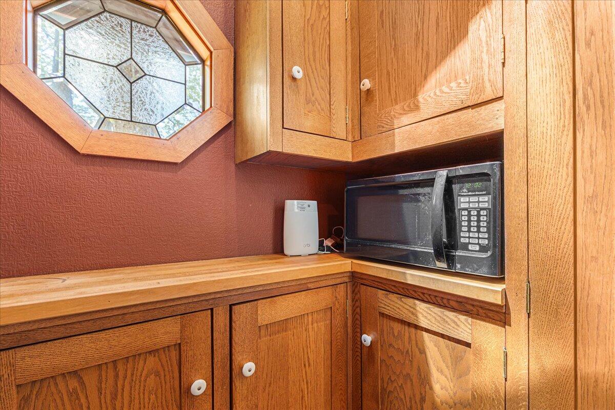 9561 Maple Tree Road Farmington, WI 53040 - Photo 6 of 55 Walk-in Kitchen Pantry