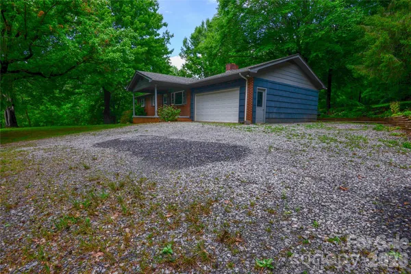 $575,000 | 24 Sarabec Hill Road, Black Mountain, NC 28711