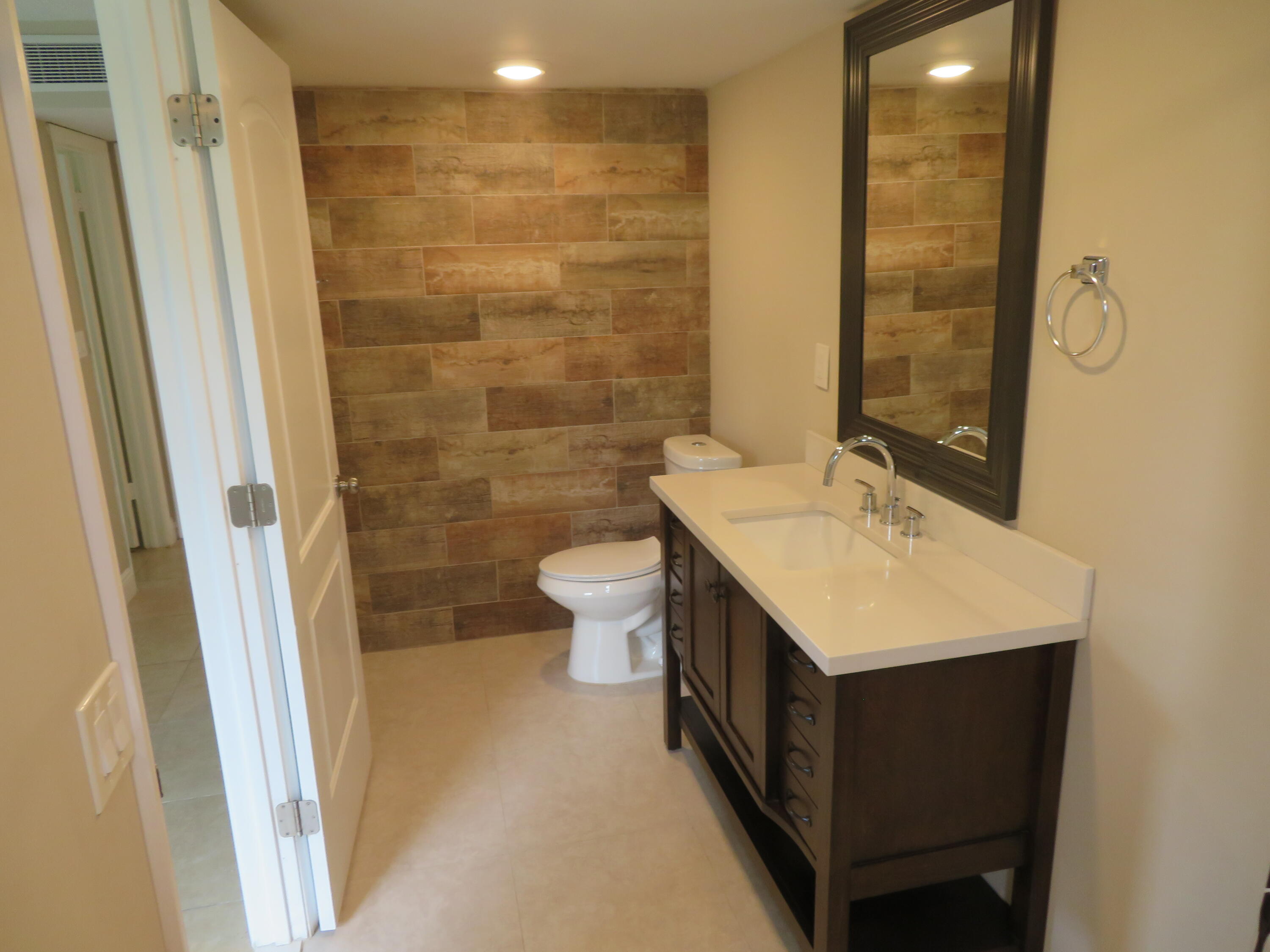 9233 Southwest 8th Street, Unit 122 Boca Raton, FL 33428 - Photo 33 of 38 70_9233-122_M-Bath