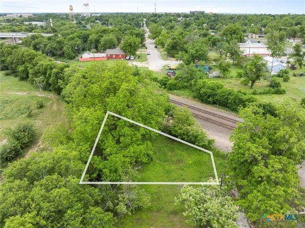 a view of a tennis court