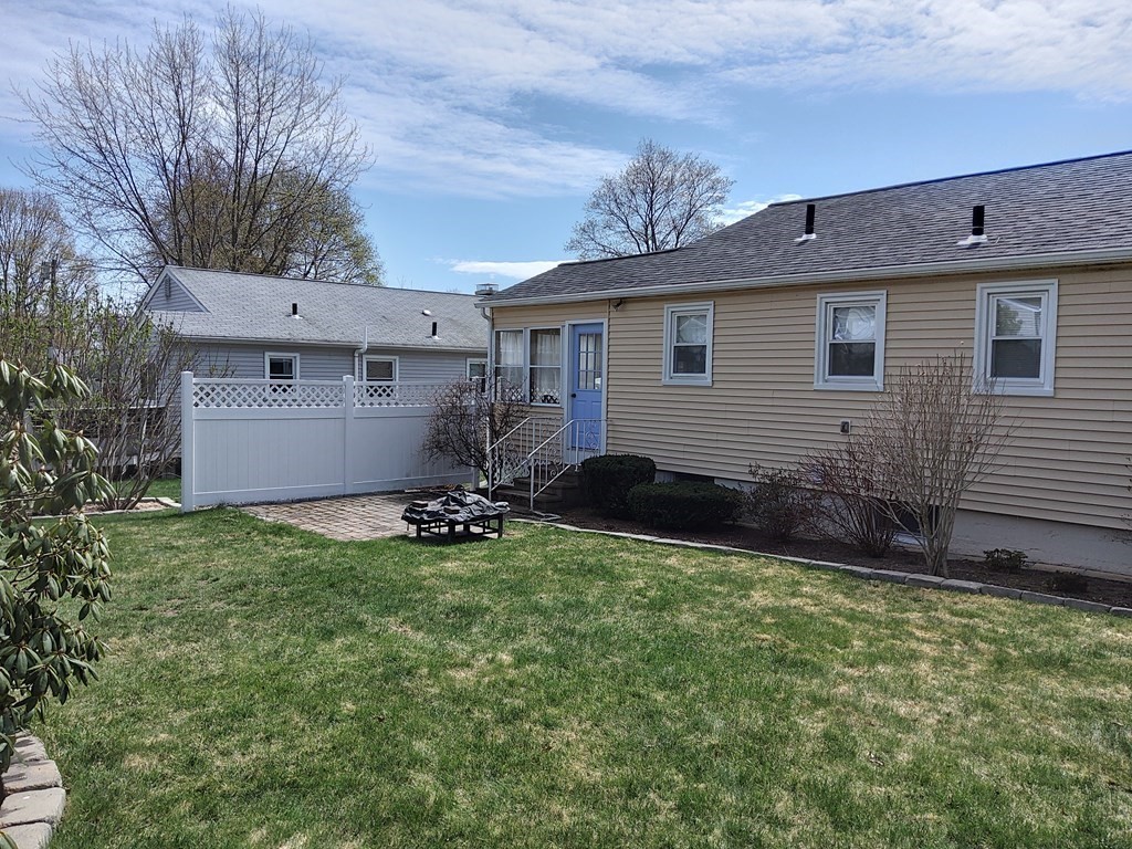 29 Gates Road Shrewsbury, MA 01545 - Photo 3 of 39 Gallery Image 3
