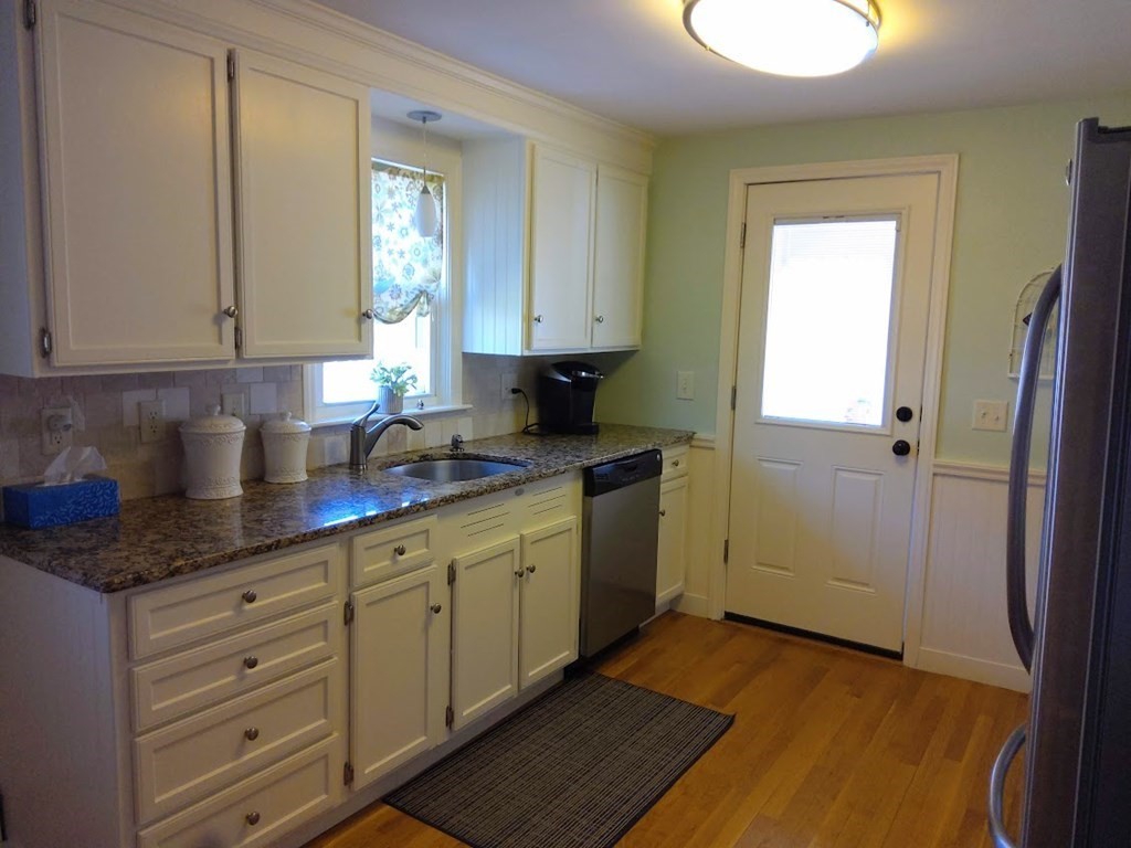 29 Gates Road Shrewsbury, MA 01545 - Photo 8 of 39 Gallery Image 8