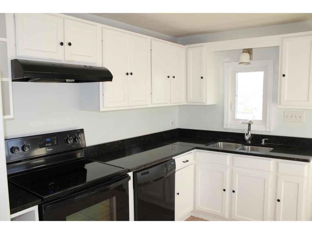 77 Pine Hill Road Nashua, NH 03063 - Photo 8 of 10 Gallery Image 8