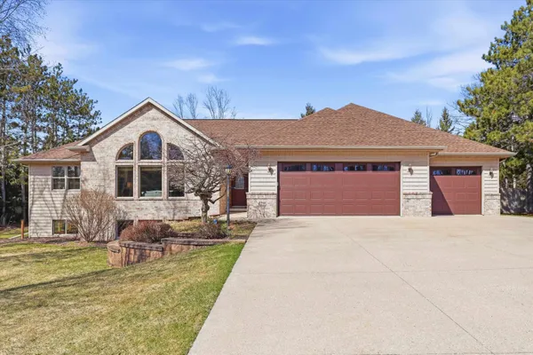 $629,000 | 429 South Pine Grove Lane, Hortonville, WI 54944