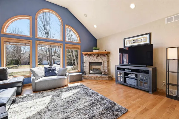 $629,000 | 429 South Pine Grove Lane, Hortonville, WI 54944