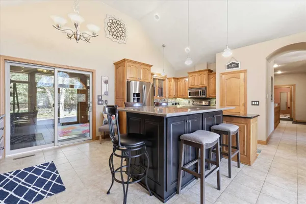 $629,000 | 429 South Pine Grove Lane, Hortonville, WI 54944