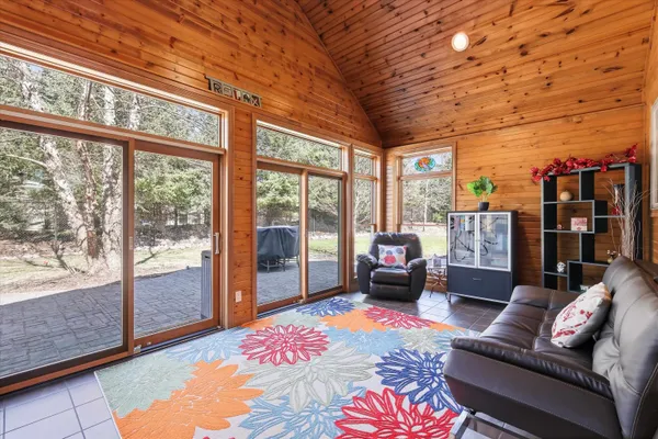 $629,000 | 429 South Pine Grove Lane, Hortonville, WI 54944