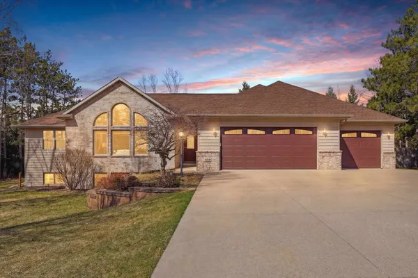 $629,000 | 429 South Pine Grove Lane, Hortonville, WI 54944