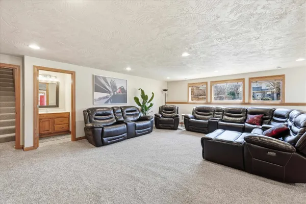 $629,000 | 429 South Pine Grove Lane, Hortonville, WI 54944