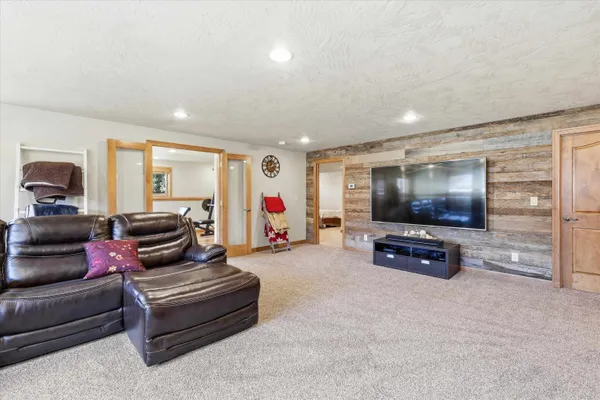 $629,000 | 429 South Pine Grove Lane, Hortonville, WI 54944