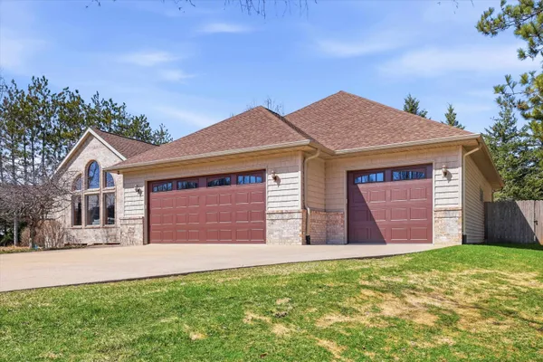 $629,000 | 429 South Pine Grove Lane, Hortonville, WI 54944